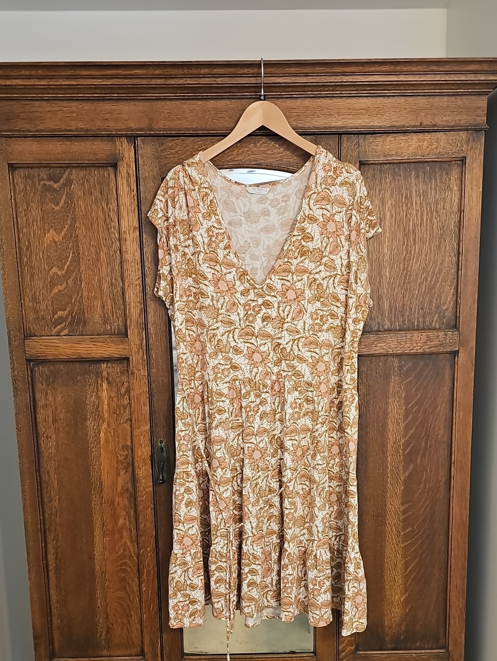 Lucky Brand Beige and Pink Floral V-Neck Short Sleeve Midi Dress
